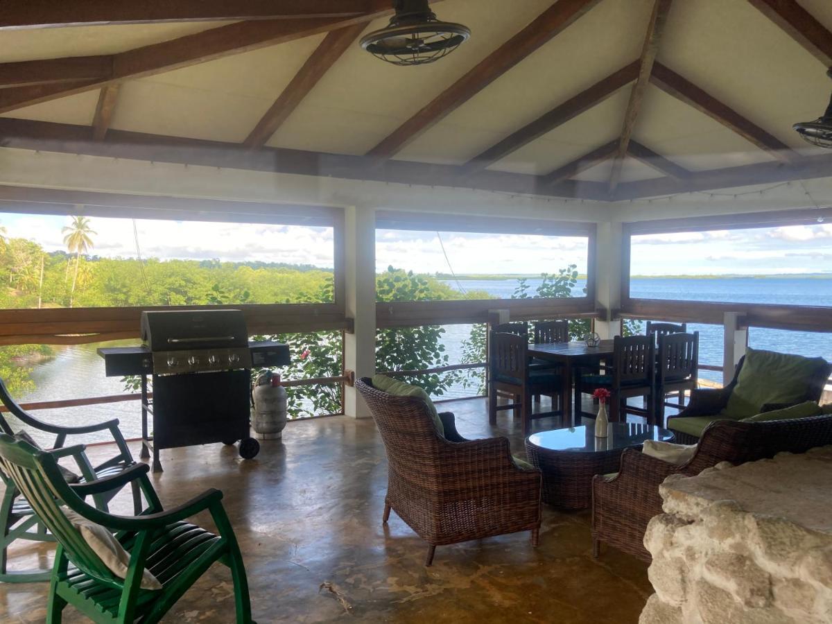 Dolphin Bay Hideaway Bed & Breakfast Bocas del Toro Exterior photo