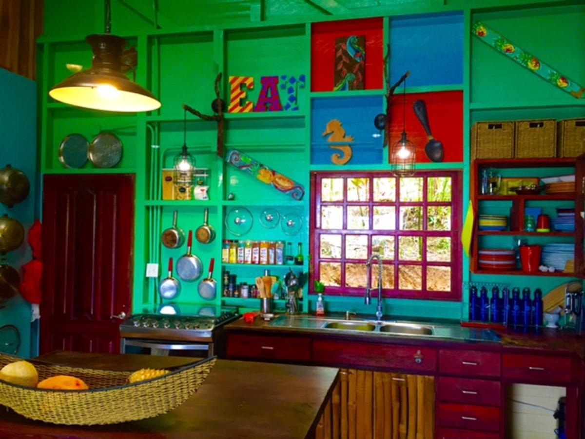 Dolphin Bay Hideaway Bed & Breakfast Bocas del Toro Exterior photo