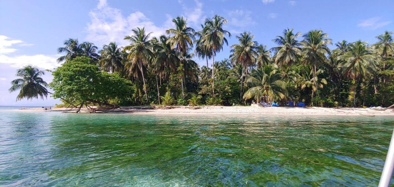 Dolphin Bay Hideaway Bed & Breakfast Bocas del Toro Exterior photo